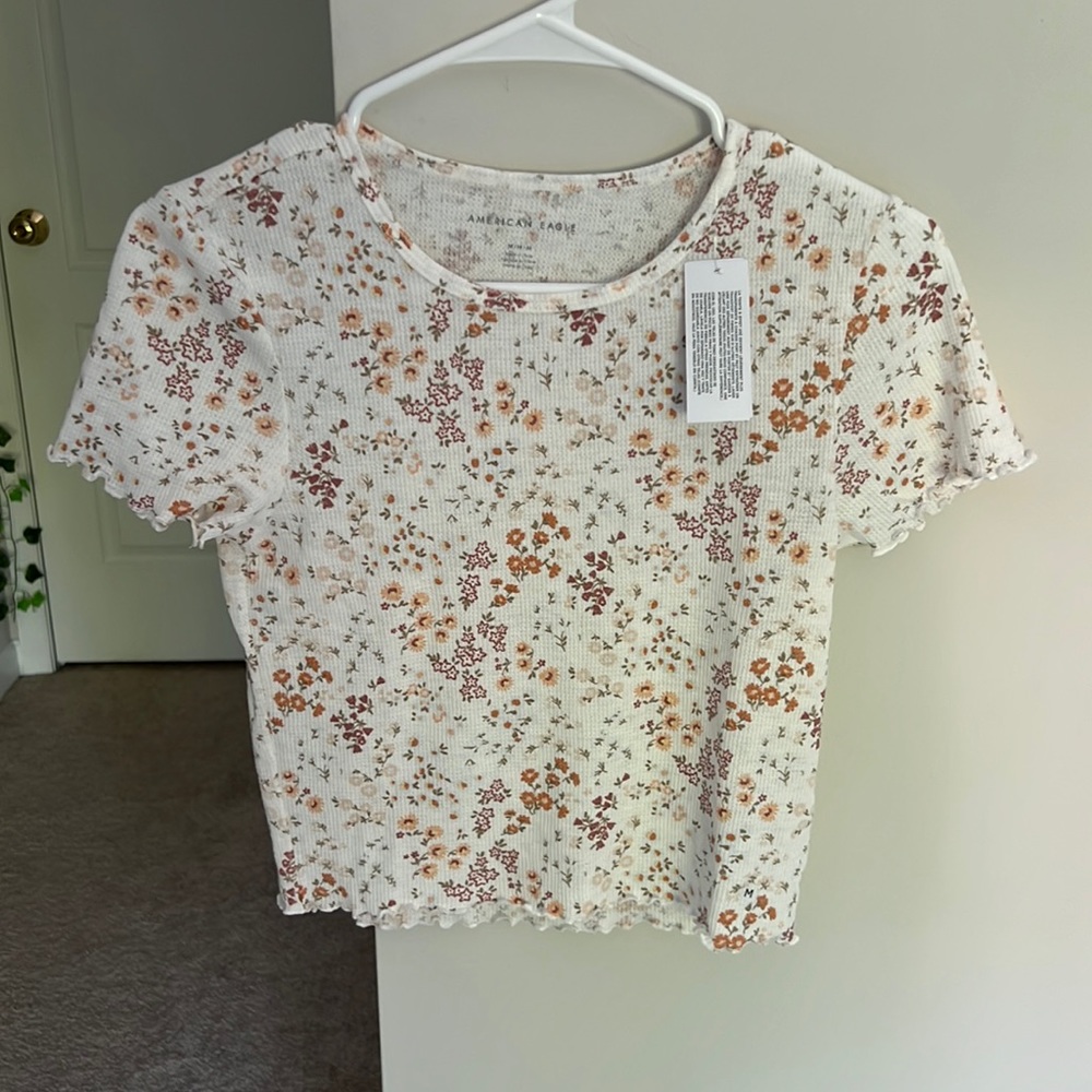 BRAND NEW american eagle cropped floral tee